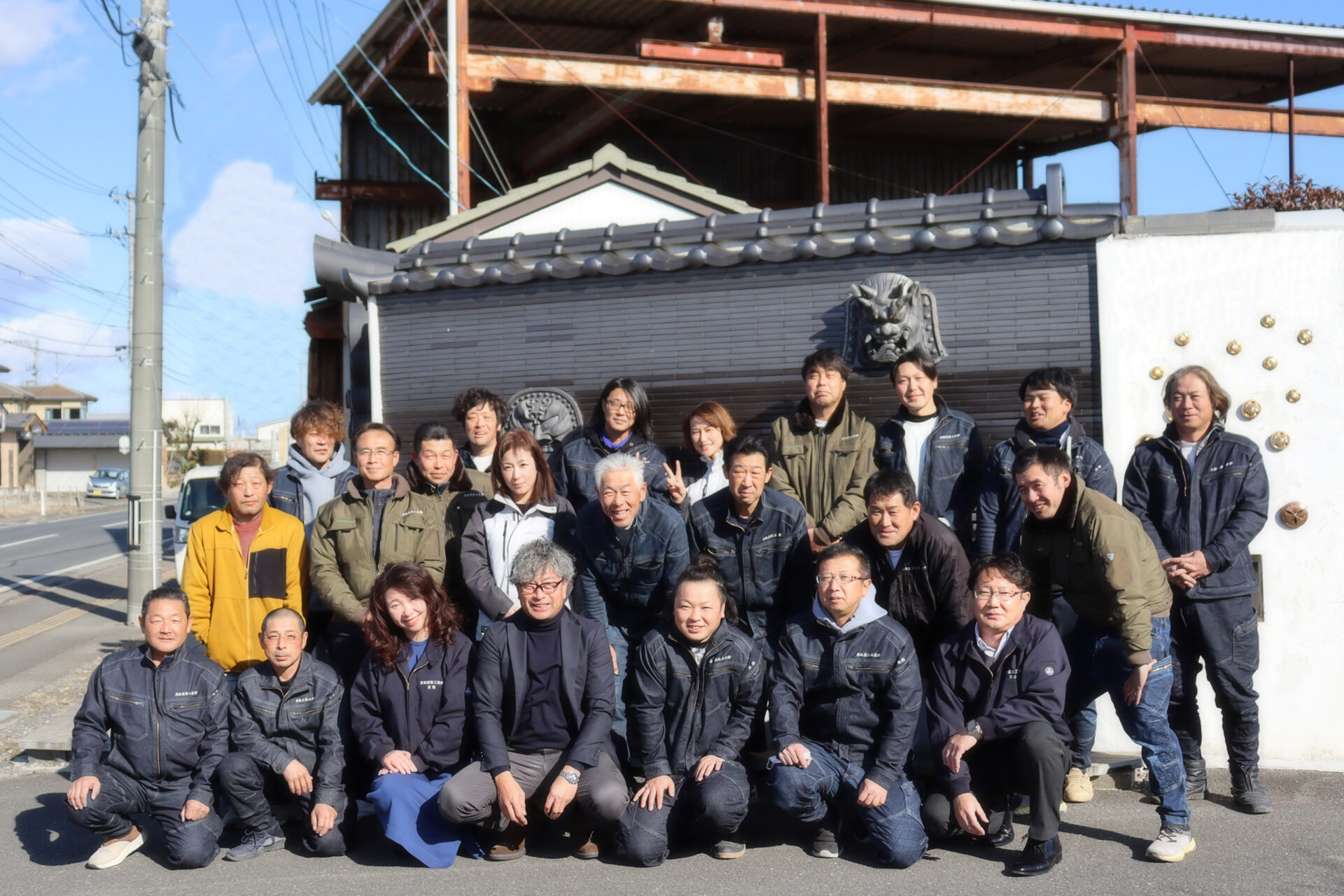 髙橋屋根工業スタッフ集合写真